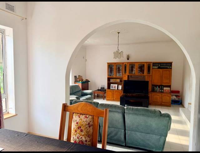 4 BEDROOM HOUSE FOR SALE IN RESERVOIR HILLS